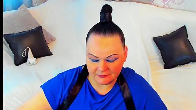 Snapshot of MilanaBiegert chatting on 12-31-24, 12:25 MilanaBiegert online show from 12-31-24, 12:25