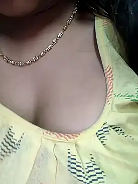 Snapshot of sexyindi_couple chatting on 12-11-24, 06:36 sexyindi couple online show from 12-11-24, 06:36