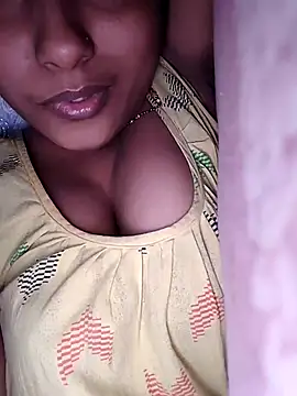 Snapshot of sexyindi_couple chatting on 12-13-24, 07:47 sexyindi couple online show from 12-13-24, 07:47