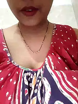 Snapshot of sexyindi_couple chatting on 01-19-25, 01:44 sexyindi couple online show from 01-19-25, 01:44