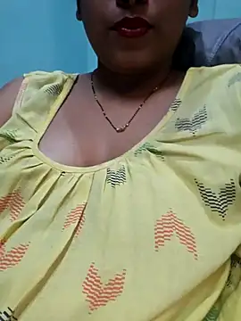 Snapshot of sexyindi_couple chatting on 02-17-25, 06:09 sexyindi couple online show from 02-17-25, 06:09