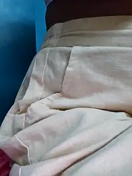 Snapshot of sexyindi_couple chatting on 09-28-25, 01:49 sexyindi couple online show from 09-28-25, 01:49