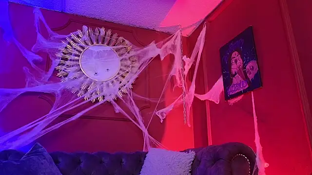 Julieta Russell online show from 10-22-25, 11:21