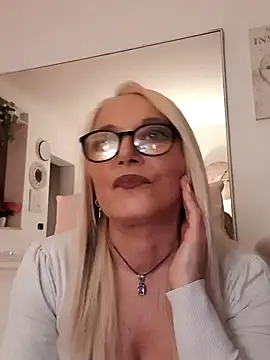 Snapshot of kikkastar chatting on 01-15-25, 07:55 kikkastar online show from 01-15-25, 07:55