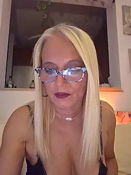 Snapshot of kikkastar chatting on 10-01-25, 08:04 kikkastar online show from 10-01-25, 08:04