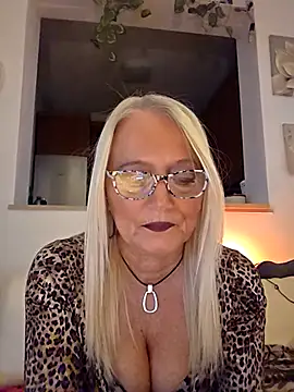 Snapshot of kikkastar chatting on 10-05-25, 08:07 kikkastar online show from 10-05-25, 08:07