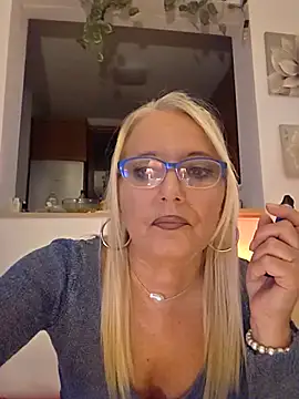 Snapshot of kikkastar chatting on 10-08-25, 07:33 kikkastar online show from 10-08-25, 07:33