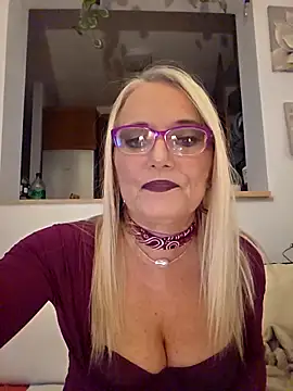 Snapshot of kikkastar chatting on 11-10-25, 08:19 kikkastar online show from 11-10-25, 08:19