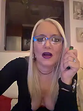 Snapshot of kikkastar chatting on 11-25-25, 08:53 kikkastar online show from 11-25-25, 08:53