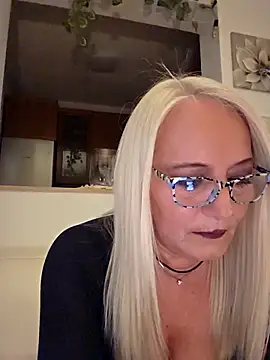 Snapshot of kikkastar chatting on 11-28-25, 08:55 kikkastar online show from 11-28-25, 08:55