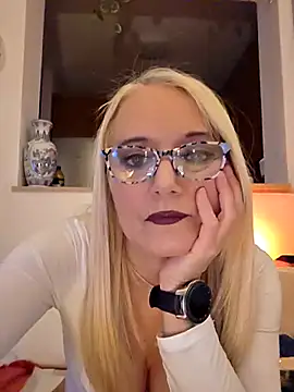 Snapshot of kikkastar chatting on 12-04-25, 08:50 kikkastar online show from 12-04-25, 08:50