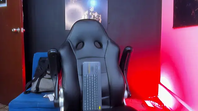 Big furry bear13 online show from 10-31-25, 05:30