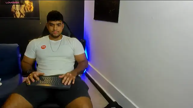 Big furry bear13 online show from 11-26-25, 08:04