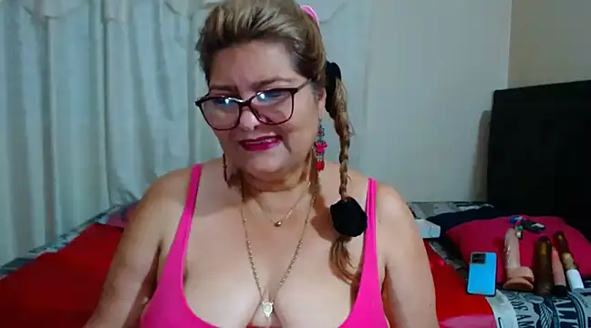 Snapshot of maturehot649 chatting on 01-10-25, 12:26 maturehot649 online show from 01-10-25, 12:26