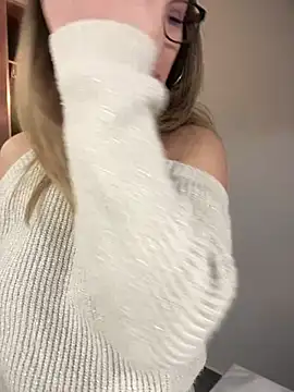 Snapshot of HotXMom chatting on 03-01-25, 04:47 HotXMom online show from 03-01-25, 04:47