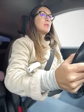 HotXMom online show from 11-12-25, 06:47