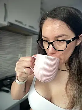 HotXMom online show from 05-12-26, 06:32