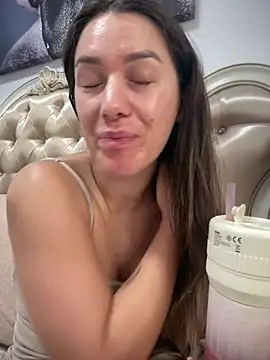 HotXMom online show from 06-10-26, 06:23