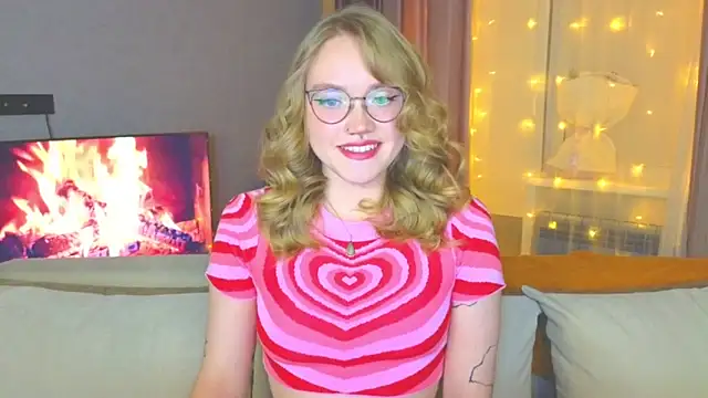 Aurora Golden1 online show from 12-19-24, 03:41