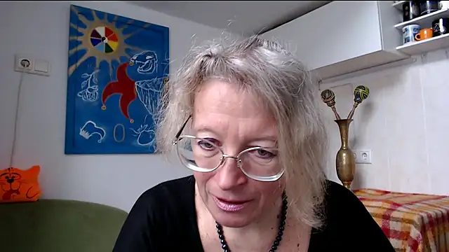 Snapshot of Zosya1111 chatting on 03-05-25, 10:33 Zosya1111 online show from 03-05-25, 10:33