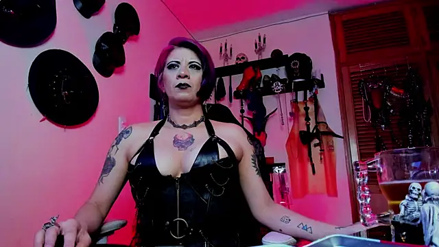 Snapshot of DominatrixBlue chatting on 01-10-26, 08:21 DominatrixBlue online show from 01-10-26, 08:21