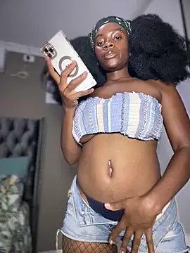 Snapshot of Candy-Heart chatting on 02-13-26, 07:43 Candy-Heart online show from 02-13-26, 07:43