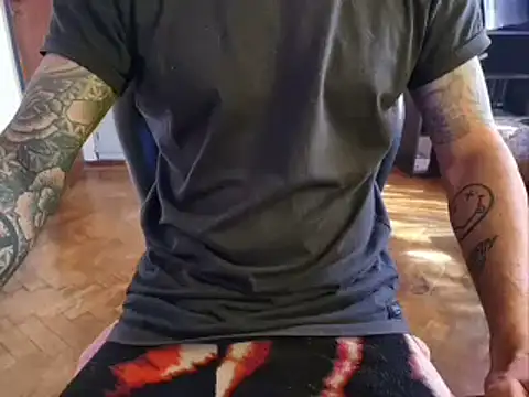 Snapshot of rumplstink chatting on 10-29-25, 01:24 rumplstink online show from 10-29-25, 01:24