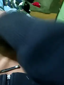 Snapshot of Robertoch chatting on 11-15-25, 10:37 Robertoch online show from 11-15-25, 10:37