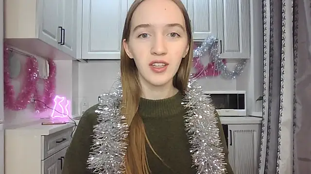 leslie my lovee online show from 12-21-24, 08:10