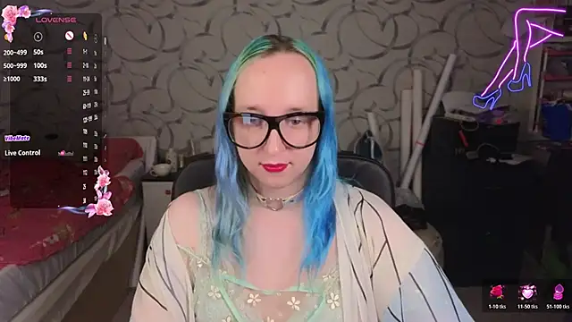 Snapshot of TheTrixy chatting on 06-10-26, 04:28 TheTrixy online show from 06-10-26, 04:28