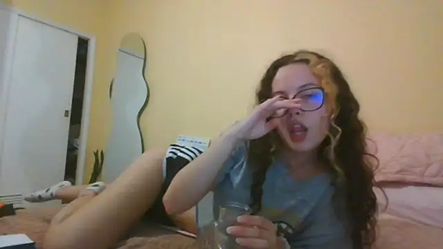 Snapshot of frikigyal chatting on 01-19-25, 02:36 frikigyal online show from 01-19-25, 02:36