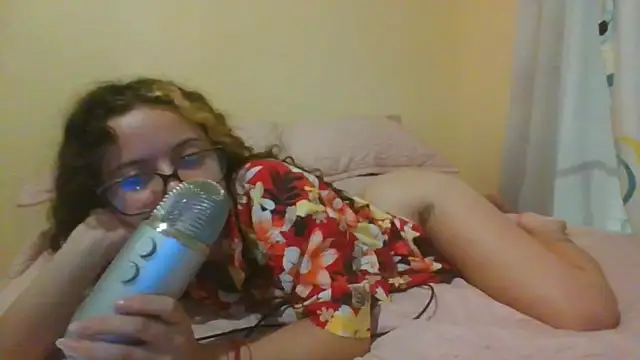 Snapshot of frikigyal chatting on 02-10-25, 02:41 frikigyal online show from 02-10-25, 02:41