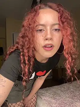 Snapshot of frikigyal chatting on 12-14-25, 12:05 frikigyal online show from 12-14-25, 12:05