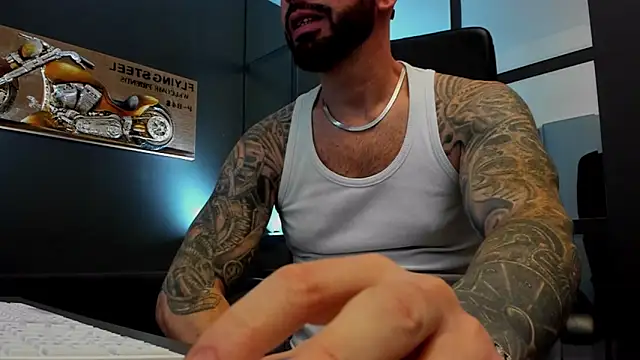 Snapshot of AronGrant chatting on 10-25-25, 08:55 AronGrant online show from 10-25-25, 08:55