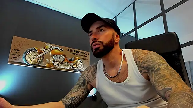 Snapshot of AronGrant chatting on 10-29-25, 09:33 AronGrant online show from 10-29-25, 09:33