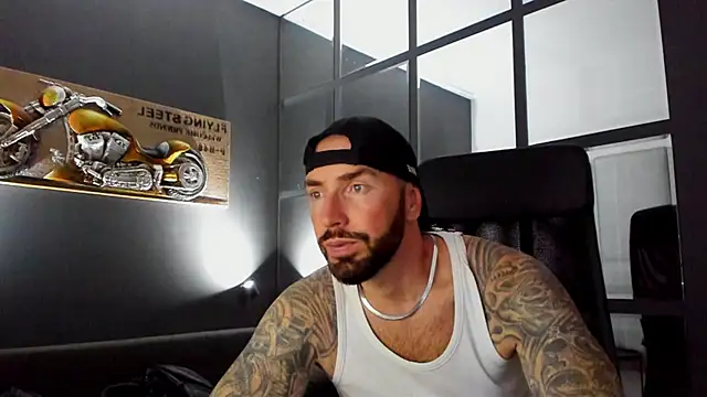 Snapshot of AronGrant chatting on 10-30-25, 10:16 AronGrant online show from 10-30-25, 10:16