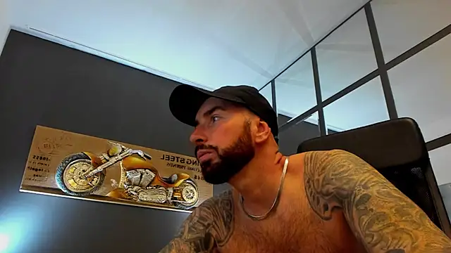 Snapshot of AronGrant chatting on 10-31-25, 10:49 AronGrant online show from 10-31-25, 10:49