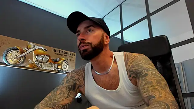 Snapshot of AronGrant chatting on 11-02-25, 10:28 AronGrant online show from 11-02-25, 10:28