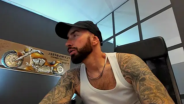 Snapshot of AronGrant chatting on 11-03-25, 09:32 AronGrant online show from 11-03-25, 09:32