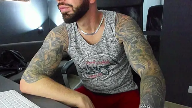 Snapshot of AronGrant chatting on 11-07-25, 10:37 AronGrant online show from 11-07-25, 10:37