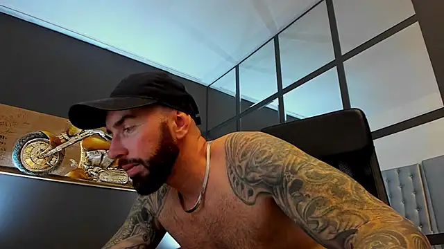 Snapshot of AronGrant chatting on 11-09-25, 10:46 AronGrant online show from 11-09-25, 10:46