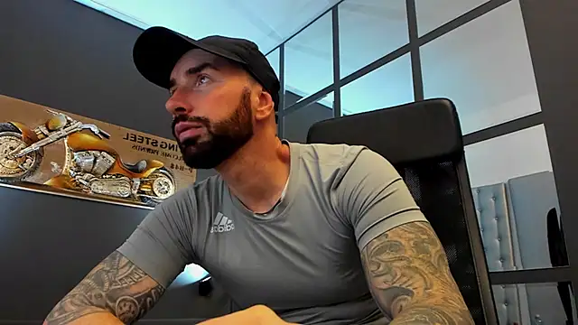 Snapshot of AronGrant chatting on 11-16-25, 10:10 AronGrant online show from 11-16-25, 10:10