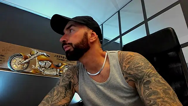 Snapshot of AronGrant chatting on 11-20-25, 09:53 AronGrant online show from 11-20-25, 09:53