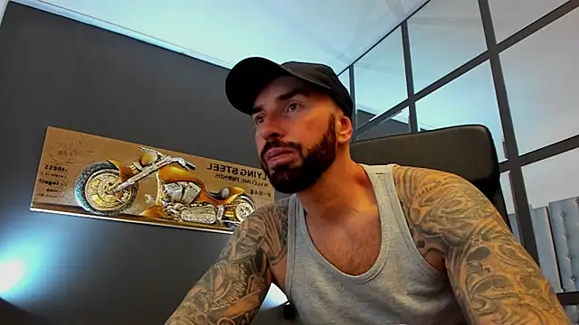 Snapshot of AronGrant chatting on 11-22-25, 11:42 AronGrant online show from 11-22-25, 11:42