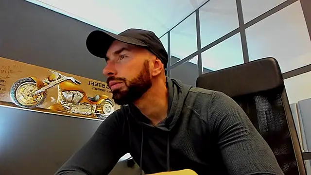 Snapshot of AronGrant chatting on 11-24-25, 10:48 AronGrant online show from 11-24-25, 10:48