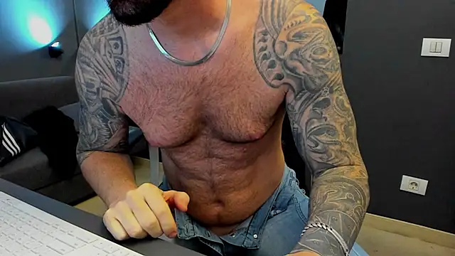 Snapshot of AronGrant chatting on 11-27-25, 10:17 AronGrant online show from 11-27-25, 10:17