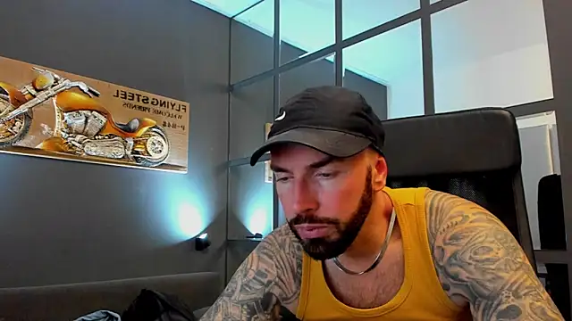 Snapshot of AronGrant chatting on 11-28-25, 10:29 AronGrant online show from 11-28-25, 10:29