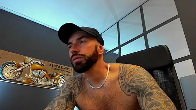 Snapshot of AronGrant chatting on 11-29-25, 10:18 AronGrant online show from 11-29-25, 10:18