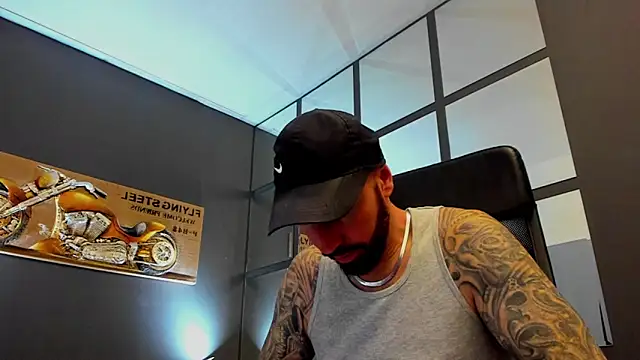 Snapshot of AronGrant chatting on 12-04-25, 10:57 AronGrant online show from 12-04-25, 10:57