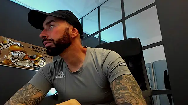 Snapshot of AronGrant chatting on 12-14-25, 10:42 AronGrant online show from 12-14-25, 10:42